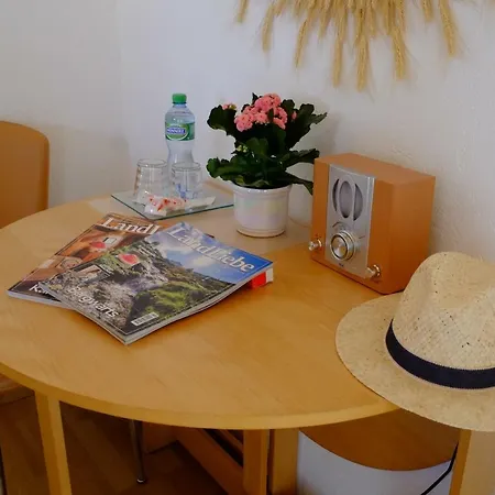 לינה וארוחת בוקר Ferienzimmer Zuelli